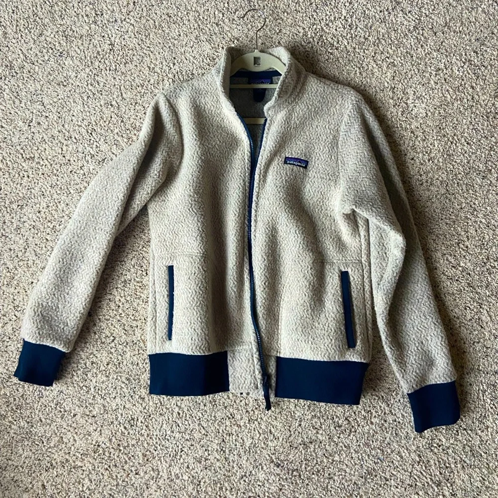 Patagonia lightweight jacket tan navy womens sizes Medium